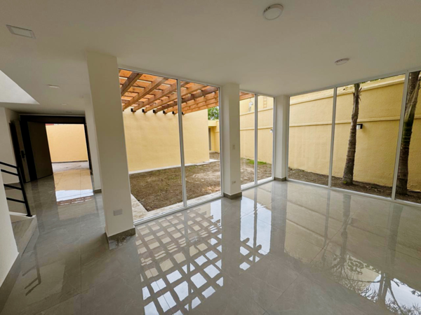 Casa en venta en La Perla Residencial, Tijuana — foto 3 de 27