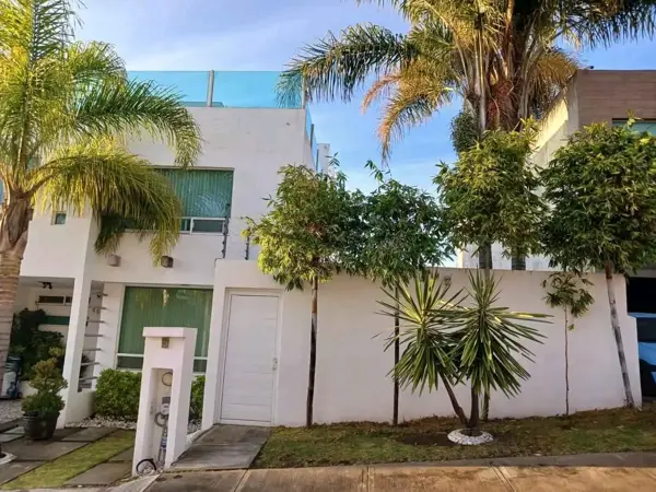 Amplia Casa en Venta Lomas del Valle