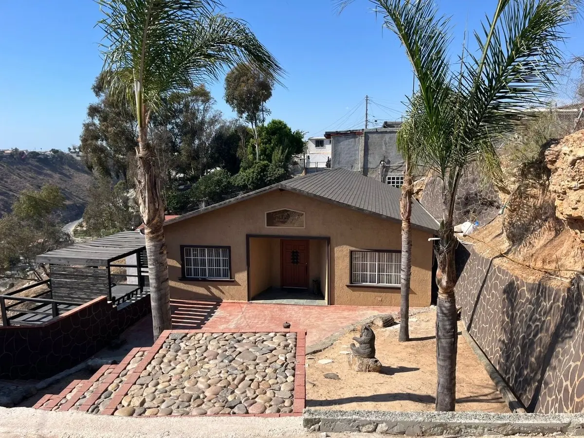 CASA EN RENTA EN COL. LOS ALTOS , EL SOLER TIJUANA, AMPLIO TERRENO 300 MT2, 200 MT2 HABITACIONAL, 2 CASA EN RENTA EN COL. LOS ALTOS , EL SOLER TIJUANA, AMPLIO TERRENO 300 MT2, 200 MT2 HABITACIONAL, 2