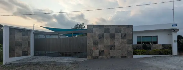 Casa en esquina La Ecaramuza, Cuahtemoc, Colima