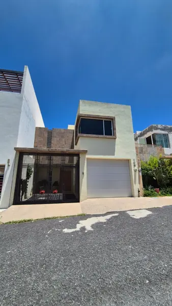 Casa en venta en Privada Conde Santiago de la Laguna, Guadalupe — foto 2 de 21