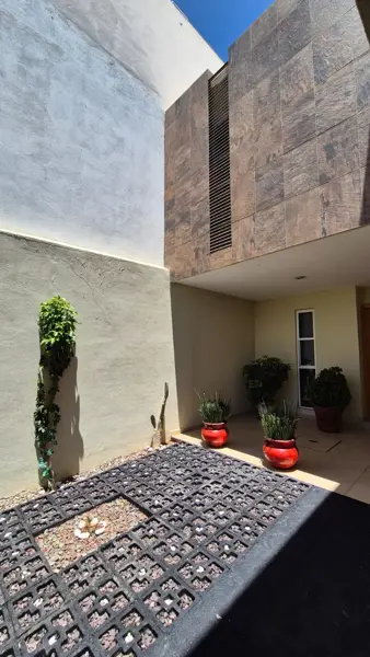 Casa en venta en Privada Conde Santiago de la Laguna, Guadalupe — foto 3 de 21
