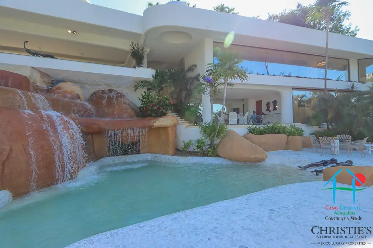Casa con alberca con cascada, mesa de teppanyaki, palapa y vistas panorámicas al mar Casa con alberca con cascada, mesa de teppanyaki, palapa y vistas panorámicas al mar