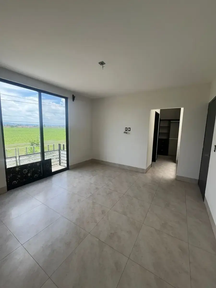 Casa en venta en Amberes Residencial, León — foto 1 de 13