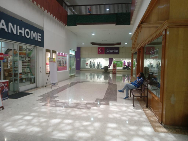 EXCELENTE LOCAL EN GRAND PLAZA TOLUCA CERCA DE ENTRADA A SUBURBIA CON MUCHA AFLUENCIA