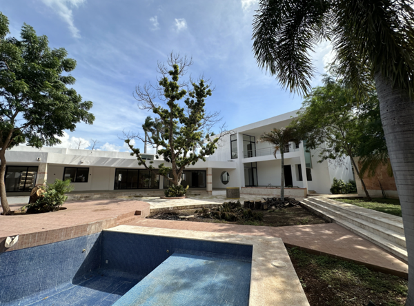 casa en venta con amplio terreno colonia san juan grande merida yucatan