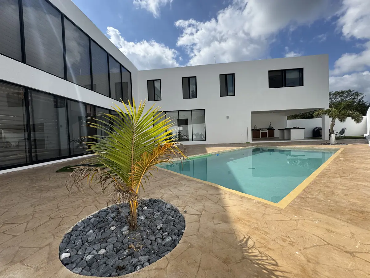 Casa en venta en Jardines de Rejoyada, Mérida — foto 1 de 19