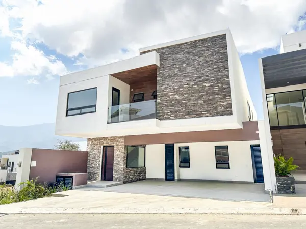 Casa en Venta en Bosques de las Misiones Sector Encino, Santiago, Nuevo León 1