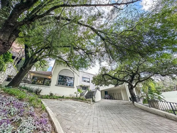 Casa en Venta en Valle de San Angel Sect Frances, San Pedro Garza García, Nuevo León 1
