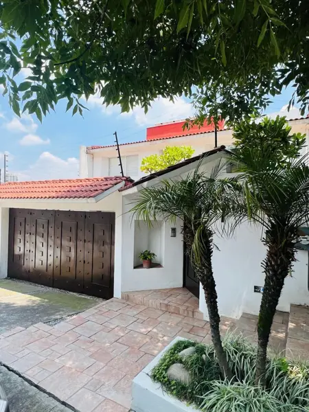 Casa en Venta en Hacienda de las Palmas, Huixquilucan, México