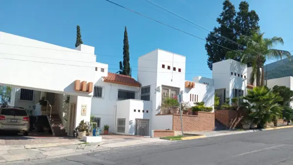 Casa en Venta en Contry la Silla, Guadalupe, Nuevo León 1