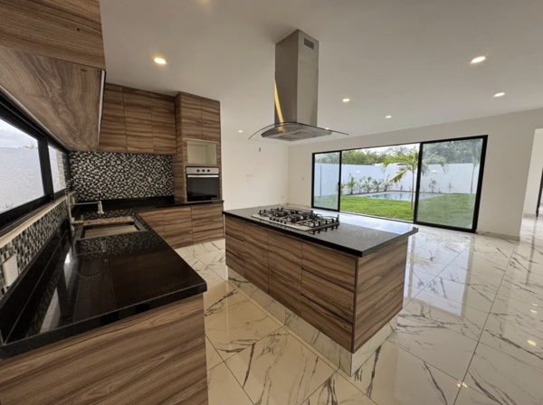 Casa en venta en jardines de la rejoyada merida — foto 1 de 18