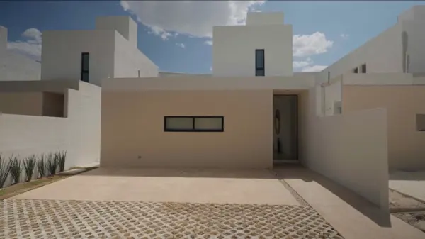 Venta casa de 2 pisos en conkal, con amenidades