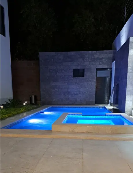 Casa en Venta en Las Villas, Torreón: Amplia Casa en Privada con Piscina