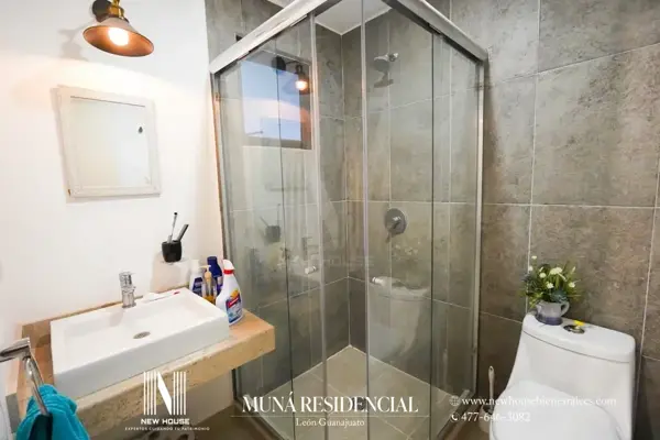 Casa en venta en Jardines de Versalles, León — foto 3 de 10