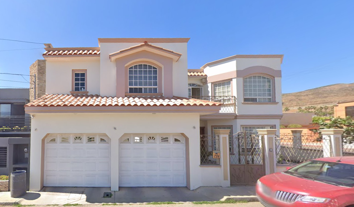 Casa en venta en Valle Dorado, Ensenada — foto 1 de 13