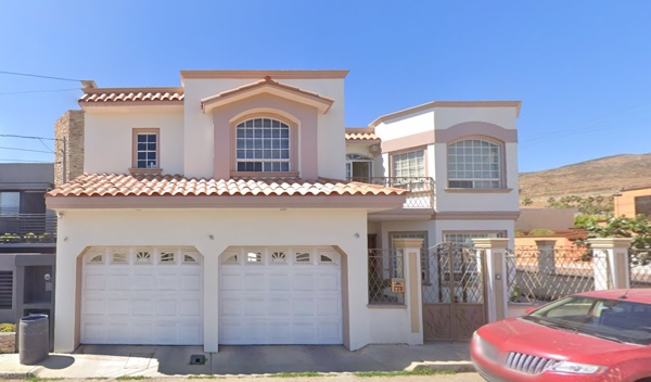 Casa en venta en Valle Dorado, Ensenada, Baja California