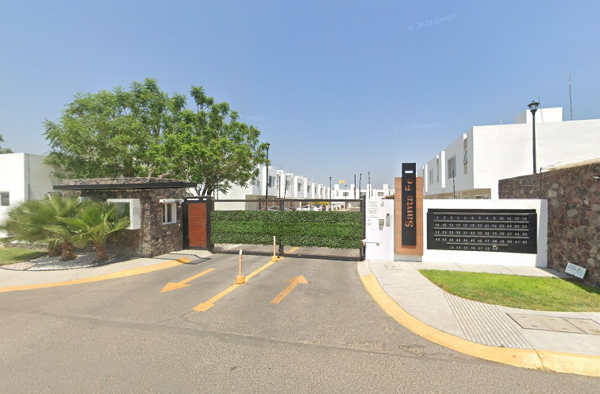 CASA A LA VENTA SOBRE CIRCUITO DEL AGUILA QUERETARO QTRO YQH
