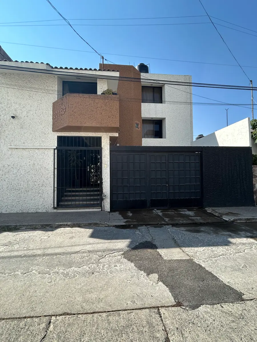 Casa en venta en Panorama, León — foto 1 de 13