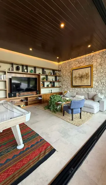 Espectacular casa en venta de una planta en Jurica. Precio abajo de avalúo.