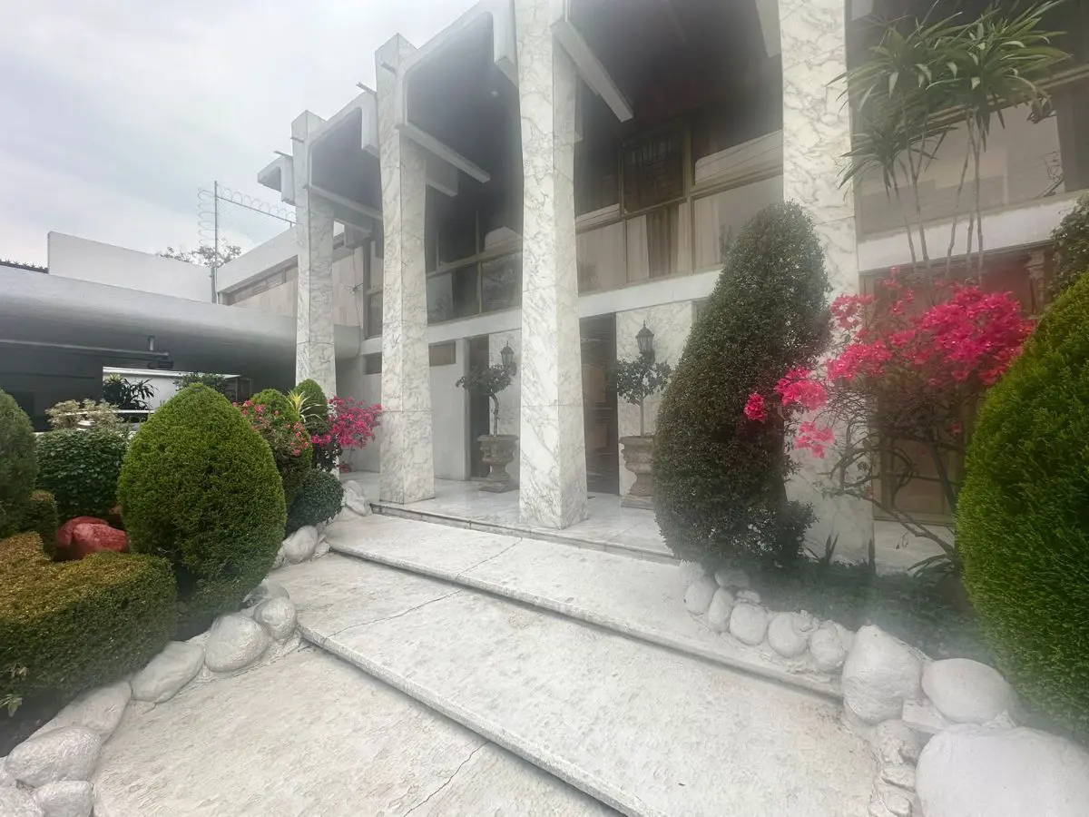 Casa en venta en Lomas de Tecamachalco, Naucalpan de Juárez — foto 1 de 41