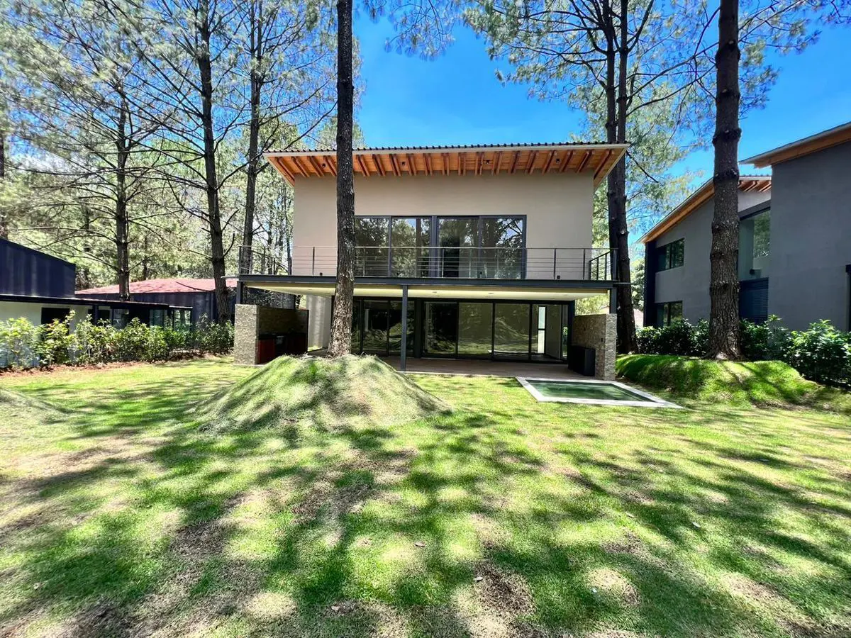 Casa en venta en Avandaro, Valle de Bravo — foto 1 de 20