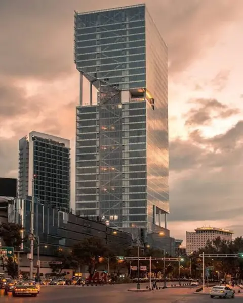 RENTA DE OFICINAS COMERCIALES REFORMA CUARZO 261.41m2, $5,751.02