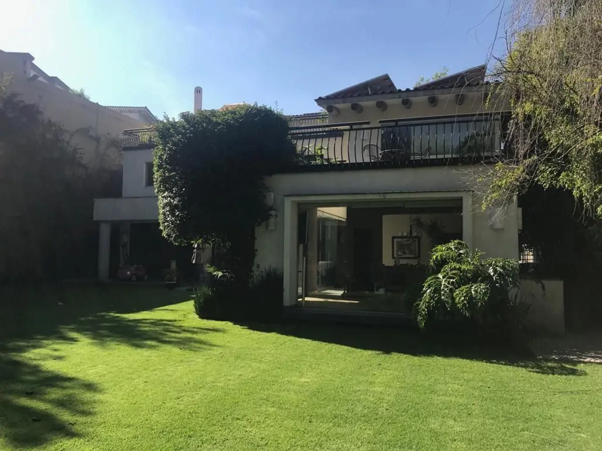 Casa en venta en Bosques de las Lomas, Cuajimalpa de Morelos — foto 1 de 43