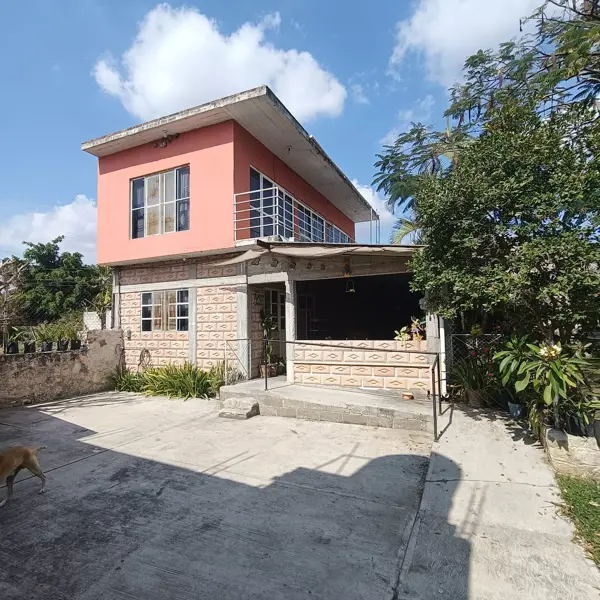 VENTA DE CASA CON POZO Y AMPLIO JARDIN. $ 1´410,000