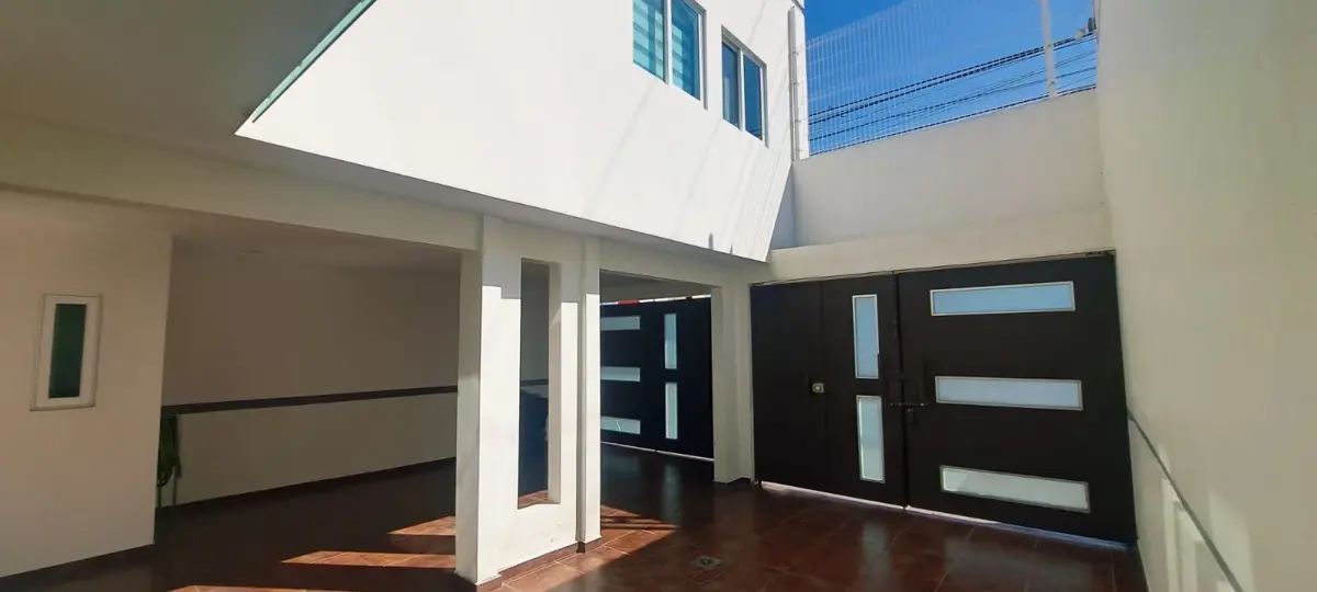 Casa en venta en Villa de las Flores 1a Sección (Unidad Coacalco), Coacalco de Berriozábal — foto 1 de 34