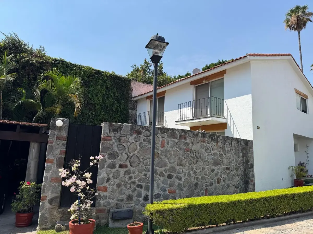 Casa en venta en Lomas de Atzingo, Cuernavaca — foto 1 de 22