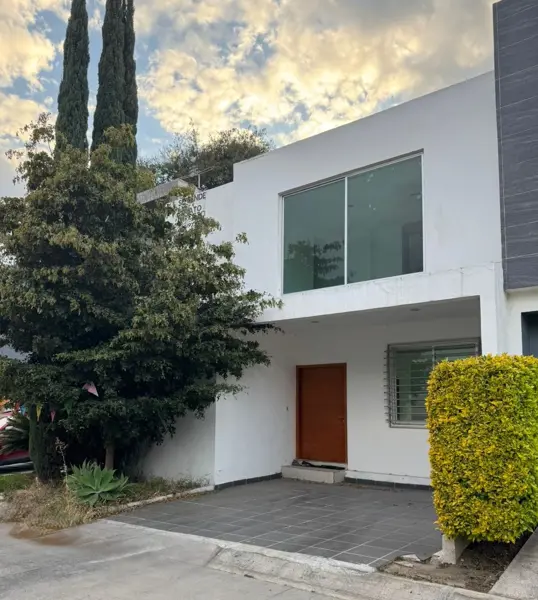 Casa en venta en Residencial Bosque Cedros, Tlajomulco de Zúñiga — foto 2 de 12