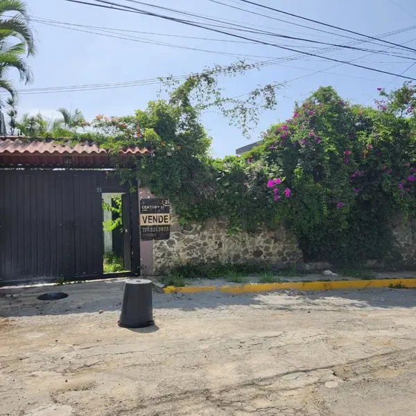 Casa de un nivel con seguridad privada en Reforma, Cuernavaca