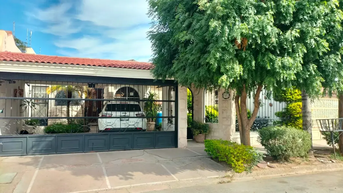 Vista 2 de Casa en venta en Torreón Jardín, Coahuila - Amplia y bien ubicada