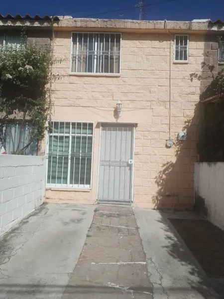 Casa en Venta en Misión del Bosque, Zapopan - Atractiva Ubicación y Servicios Cercanos