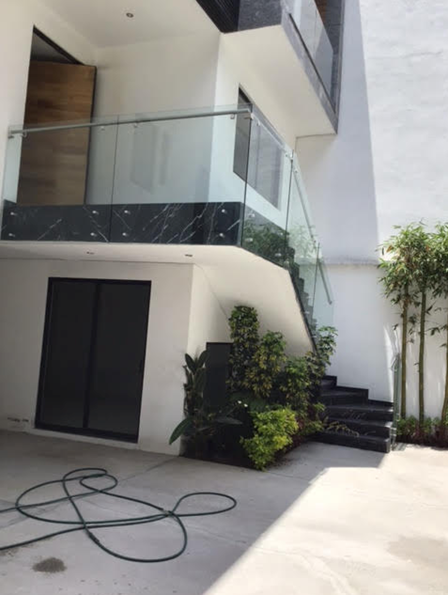 Casa en venta en Lomas de Tecamachalco, Naucalpan de Juárez — foto 1 de 25