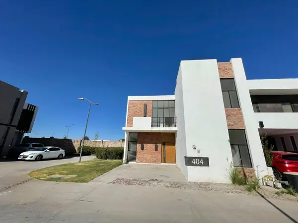 Casa en Remate en Urbi Villa del Cedro, Gómez Palacio - Ideal para Inversión MM8011