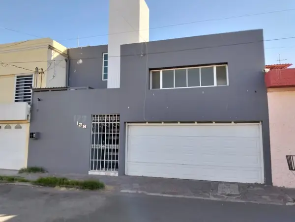 Casa en Ejecución Hipotecaria en Camino Real, Durango con 4 Recámaras y Alberca   MM8011