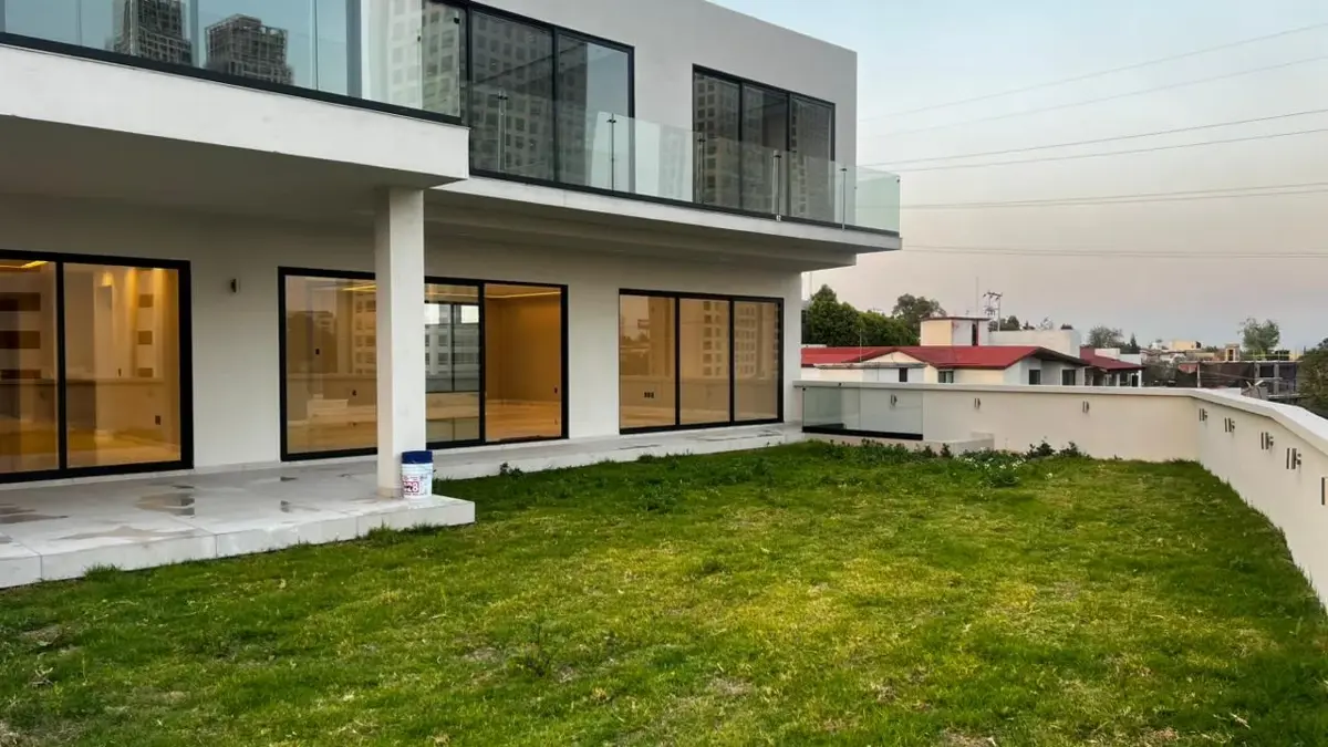 Casa en venta en Bosques de las Lomas, Cuajimalpa de Morelos — foto 1 de 18