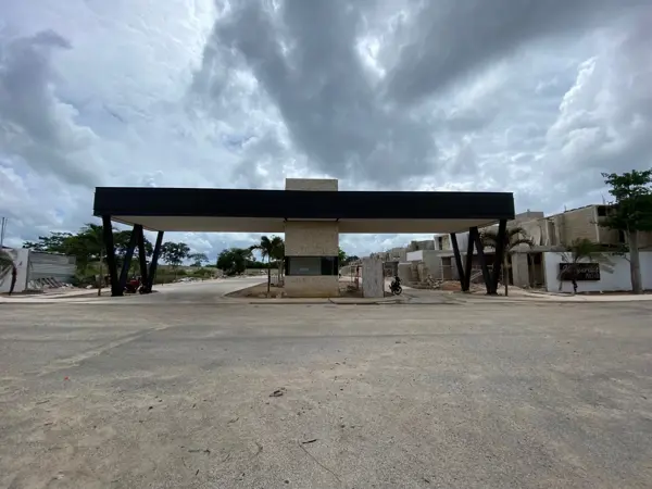 Casa en venta en Mérida Cholul a estrenar con Alberca