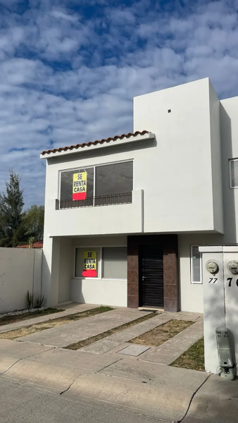 ?? CASA AMPLIA EN RENTA – FRACC. ALCÁZAR
?? $13,000 MXN
