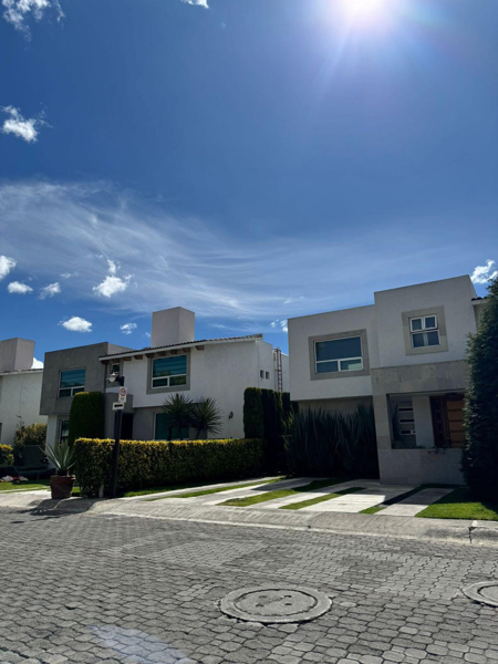 HERMOSA CASA EN EXCLUSIVO RESIDENCIAL CERCA IMSS METEPEC Y AV CODAGEM