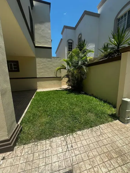 Casa en Renta en Villas la Rioja, Monterrey, Nuevo León 5