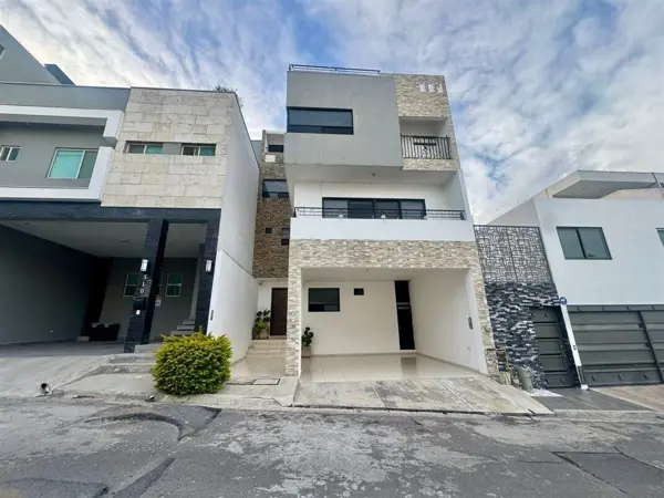 Casa en Venta en Cumbres Elite, Monterrey, Nuevo León 1