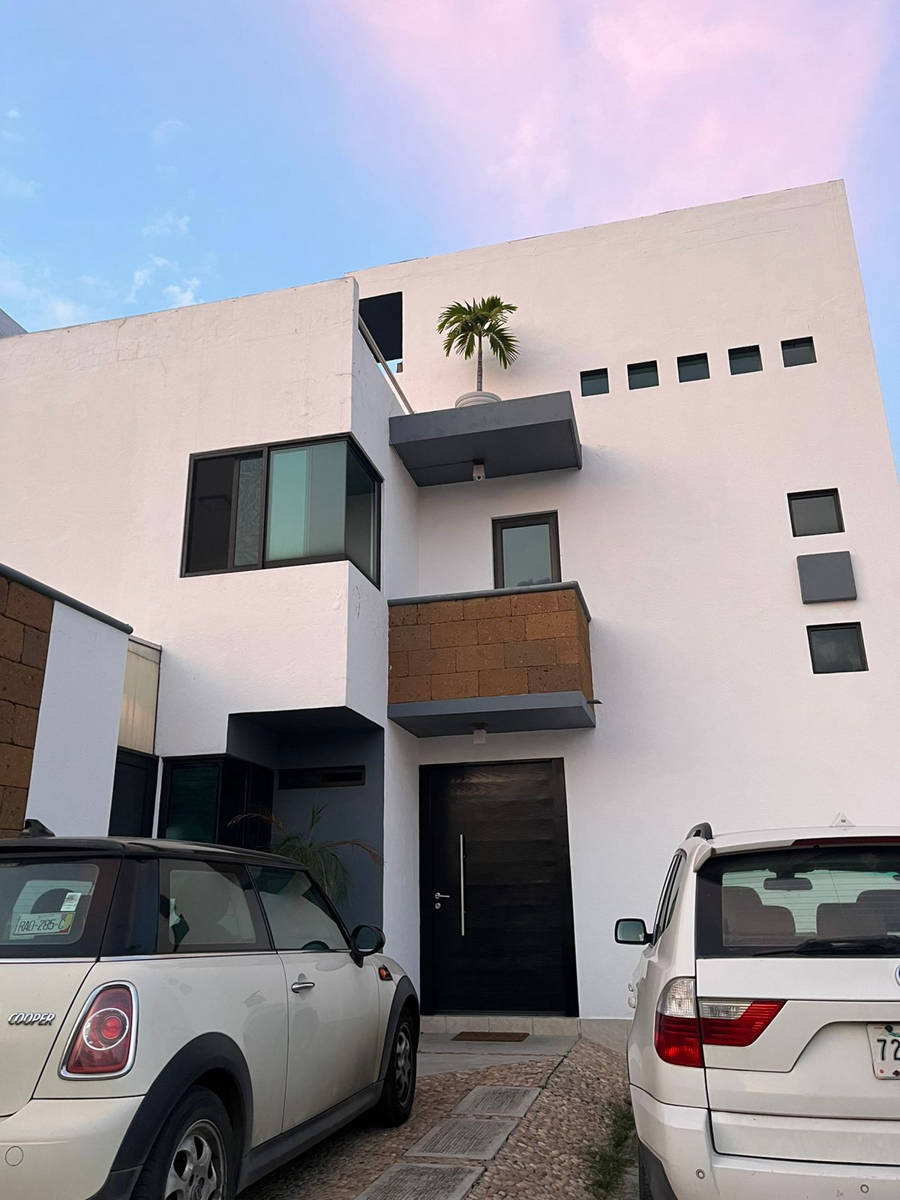 Casa en venta en Lomas de Tzompantle, Cuernavaca — foto 1 de 30