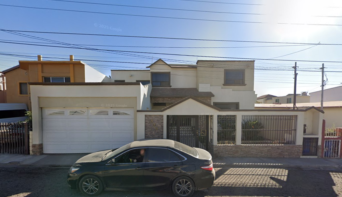 Casa en venta en Valle Dorado, Ensenada — foto 1 de 12