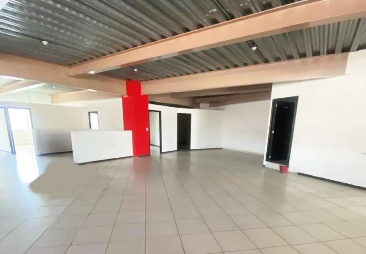 Edificio en renta en Lázaro Cárdenas, Morelia — foto 1 de 12