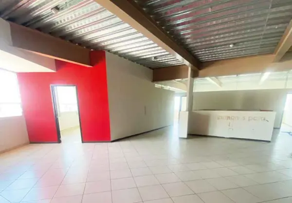 Edificio en renta en Lázaro Cárdenas, Morelia — foto 2 de 12