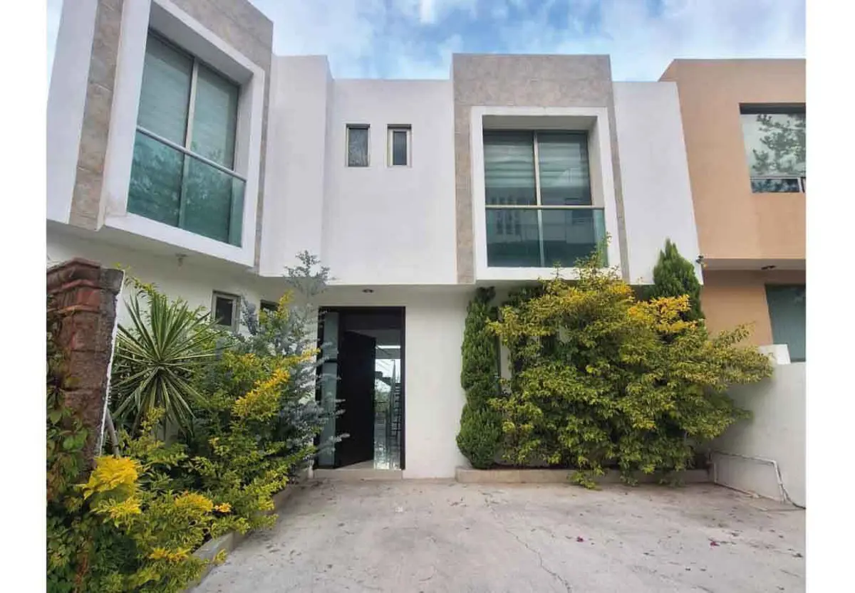 Casa en venta en Bosque Monarca, Morelia — foto 1 de 13
