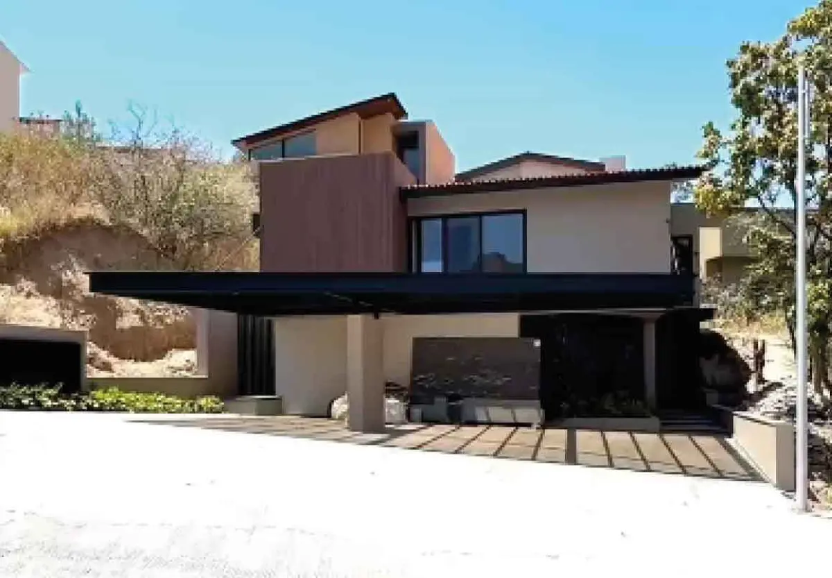 Casa en venta en Bosque Monarca, Morelia — foto 1 de 17